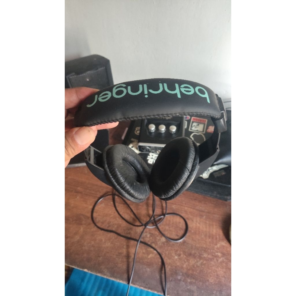 behringer um2
