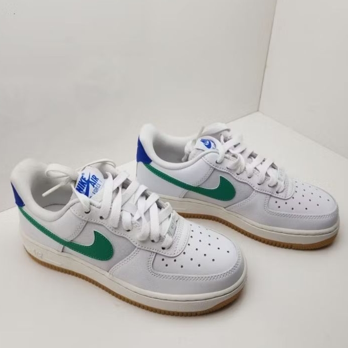Sepatu Sneakers WMNS NIKE AIR FORCE 1(GS) WHITE/STADIUM GREEN-GAME ROYAL SIZE 36.5