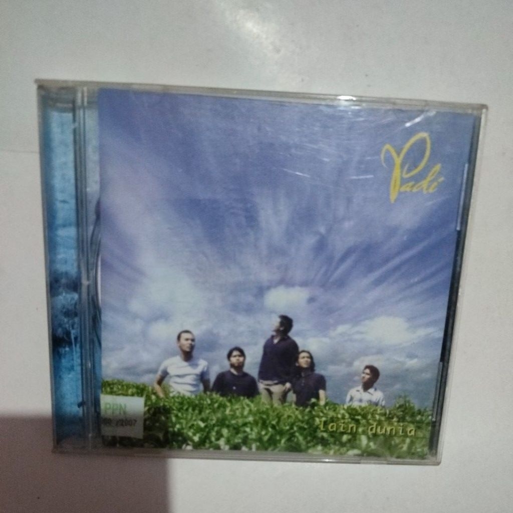 CD PADI LAIN DUNIA