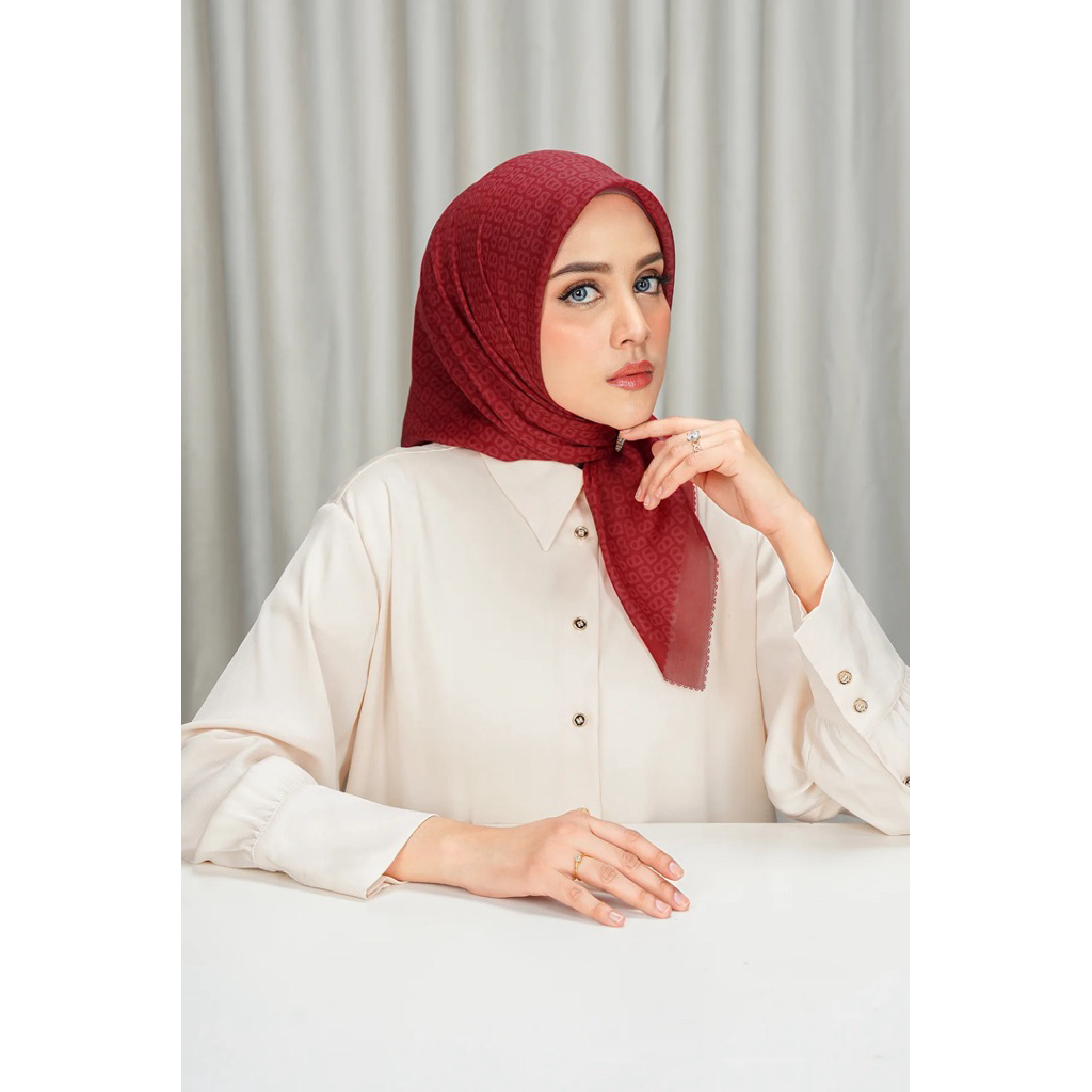 BUTTONSCARVES TAPIS SQUARE - HIGH RISK RED