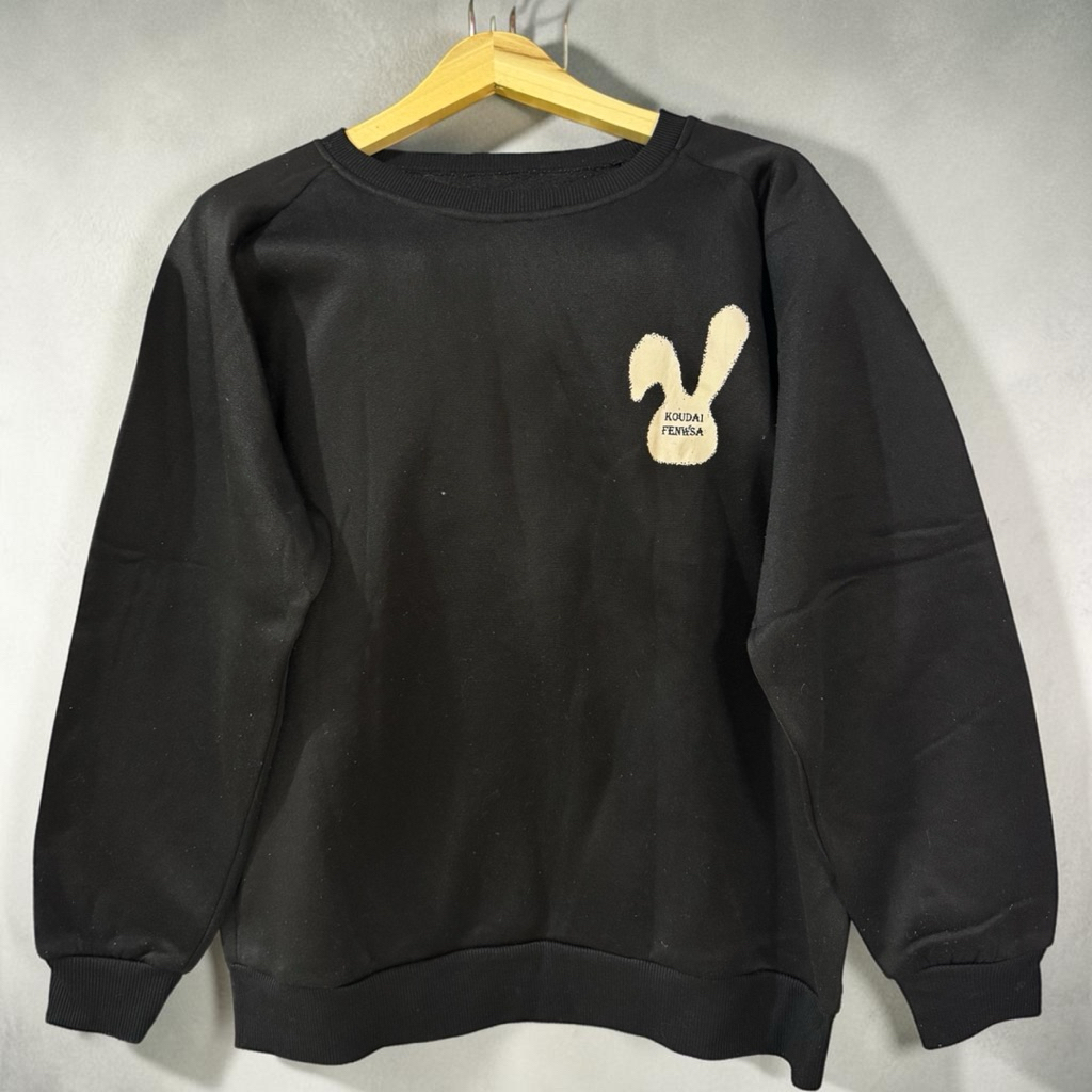 Cn sweater warna hitam
