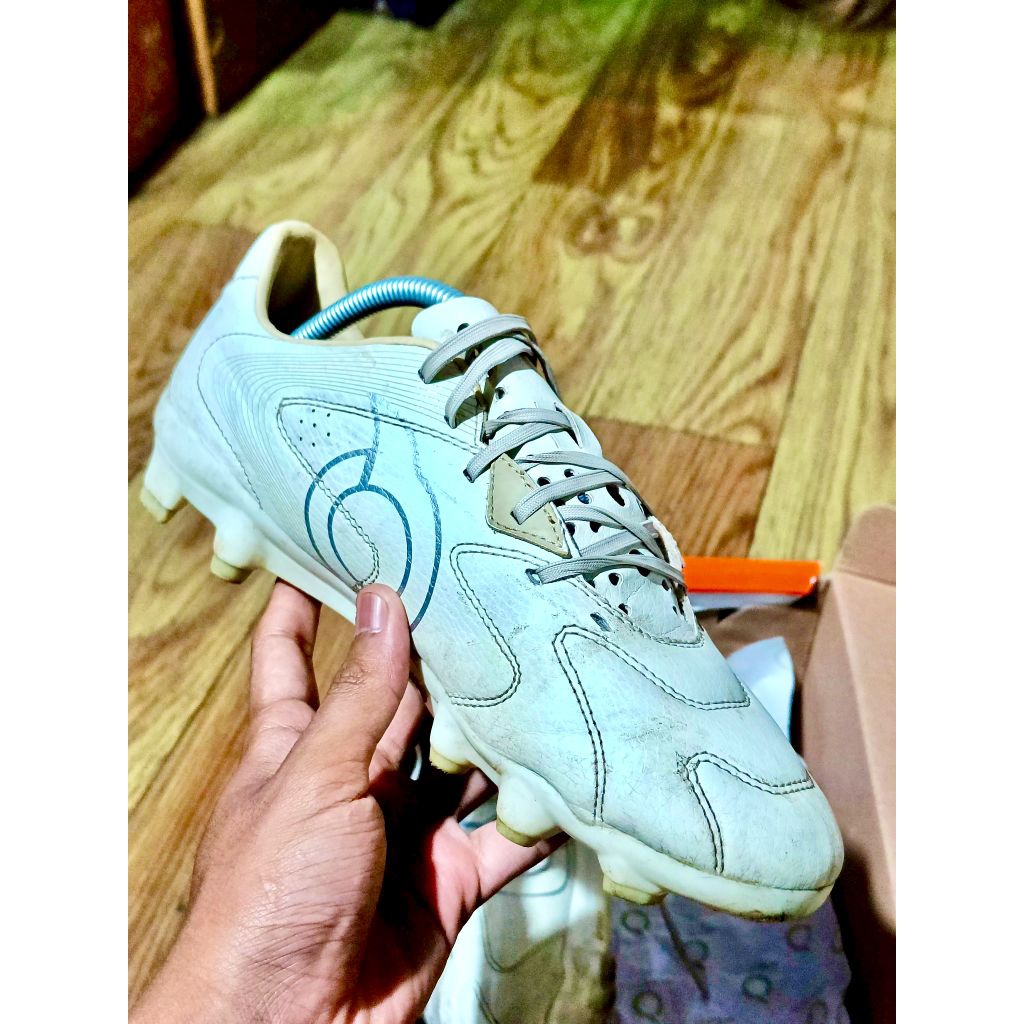 SEPATU SEPAK BOLA SECOND MEREK ORTUSEIGHT OLYMPICO V3 FG SIZE 40 (WARNA WHITE/GOLD) ORIGINAL