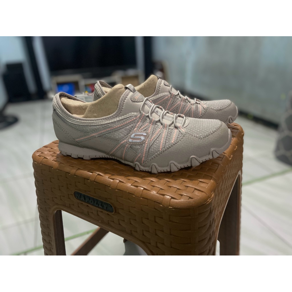 sepatu wanita sneakers bekas
