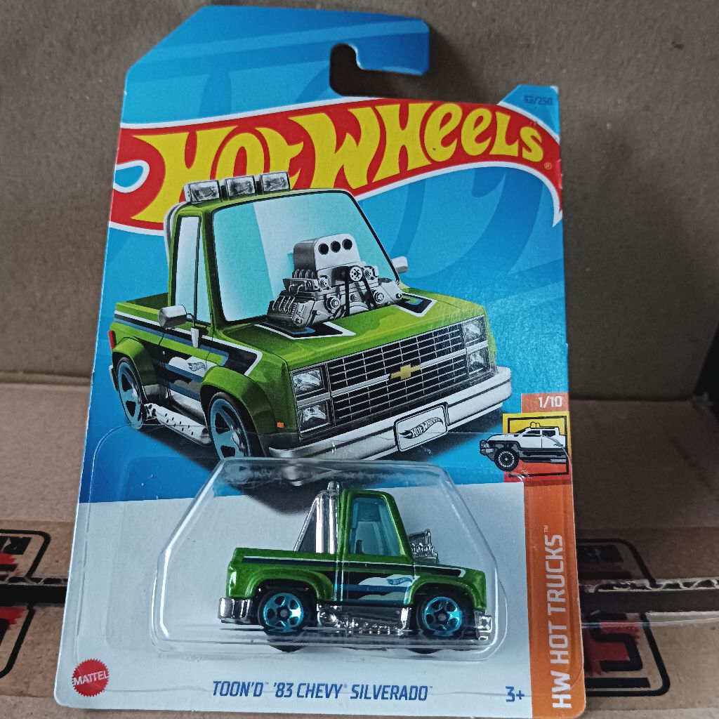 Hot wheels TOON'D 83 CHEVY SILVERADO green
