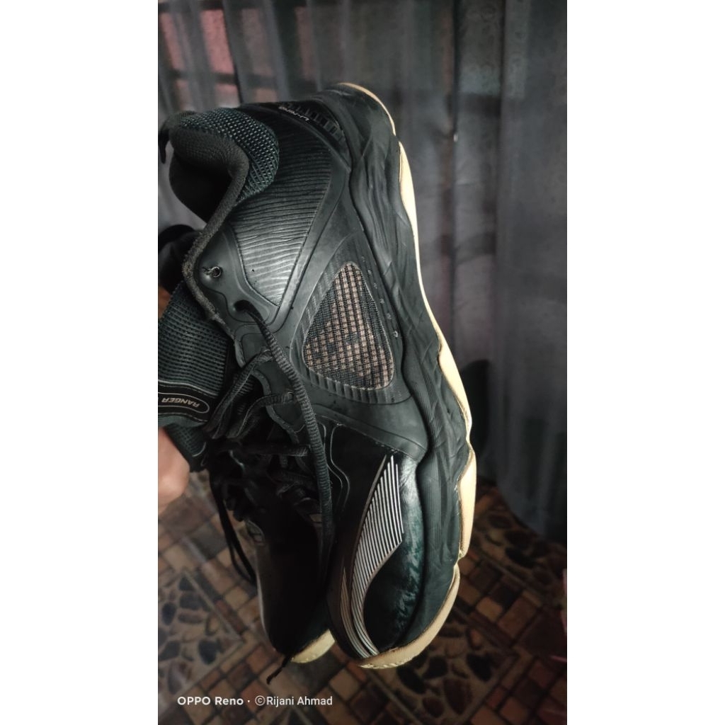 sepatu-badminton-lining-ranger