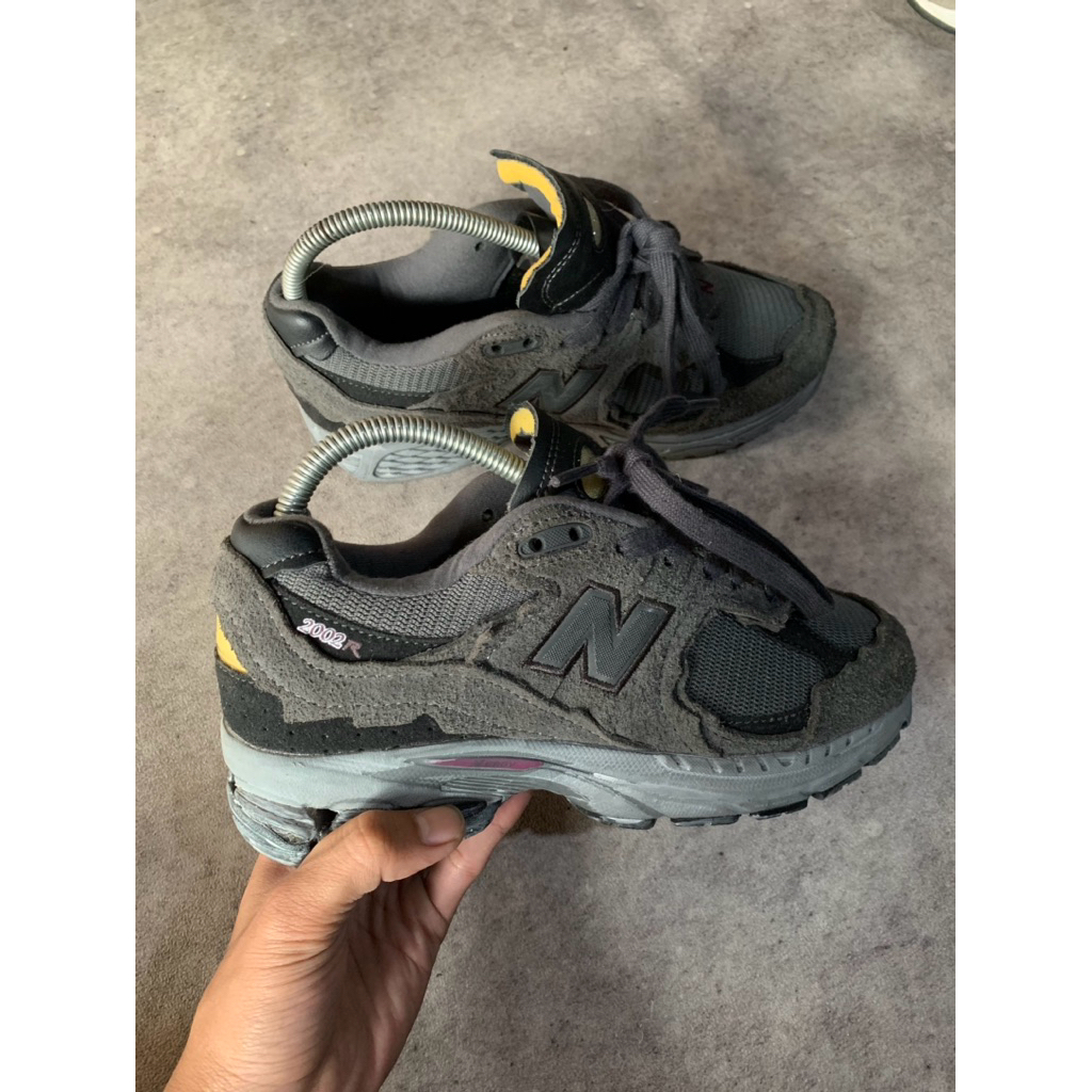 New balance 2002R