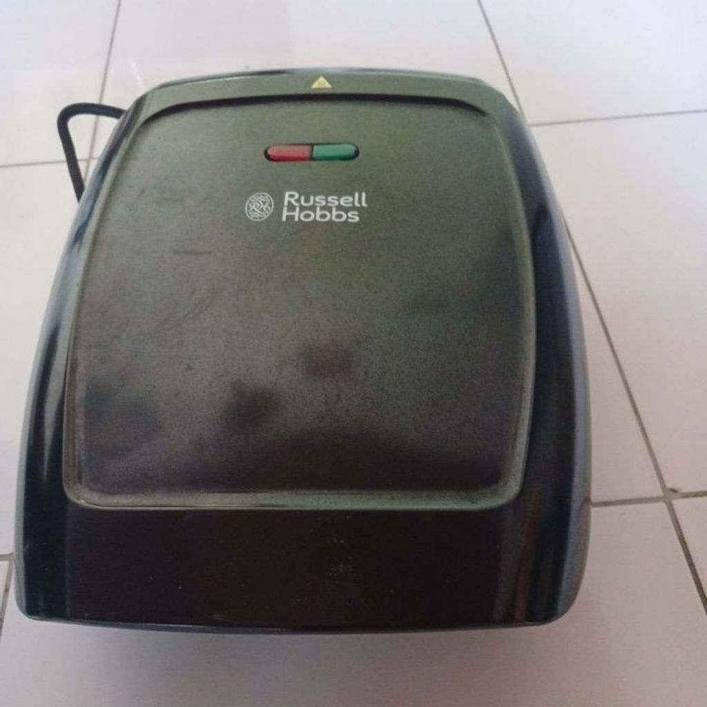 Pemanggangan electric  Russell Hobbs
