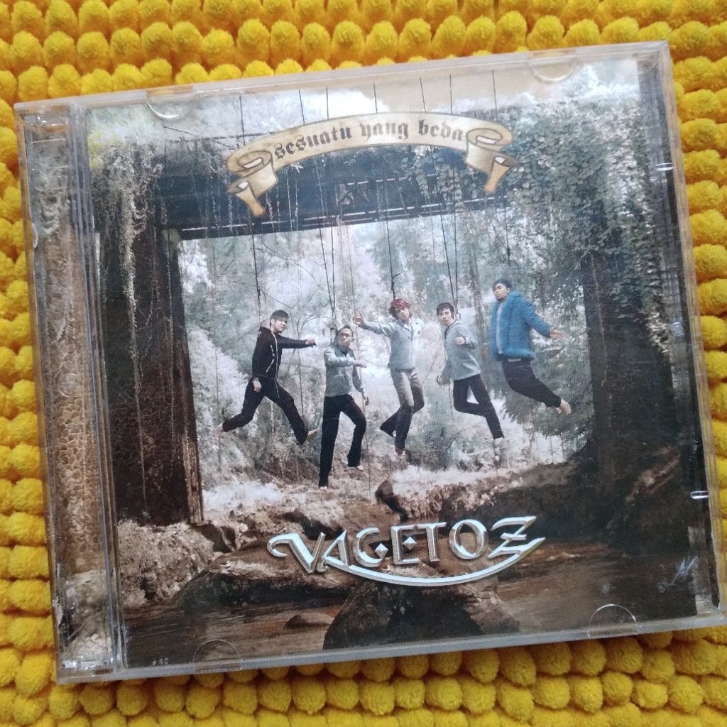 CD VAGETOZ - SESUATU YANG BEDA