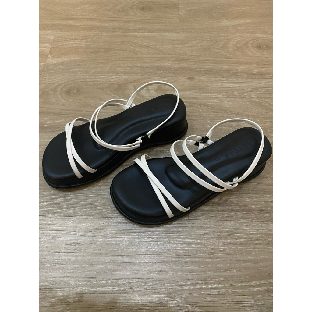 [PRELOVED] Attera Uma White | Sandal Platform