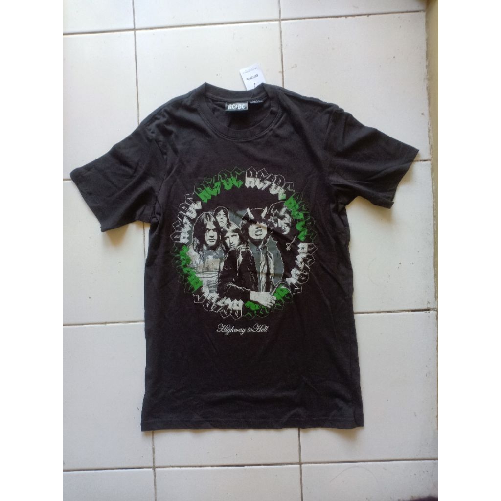 kaos band acdc collab cotton on