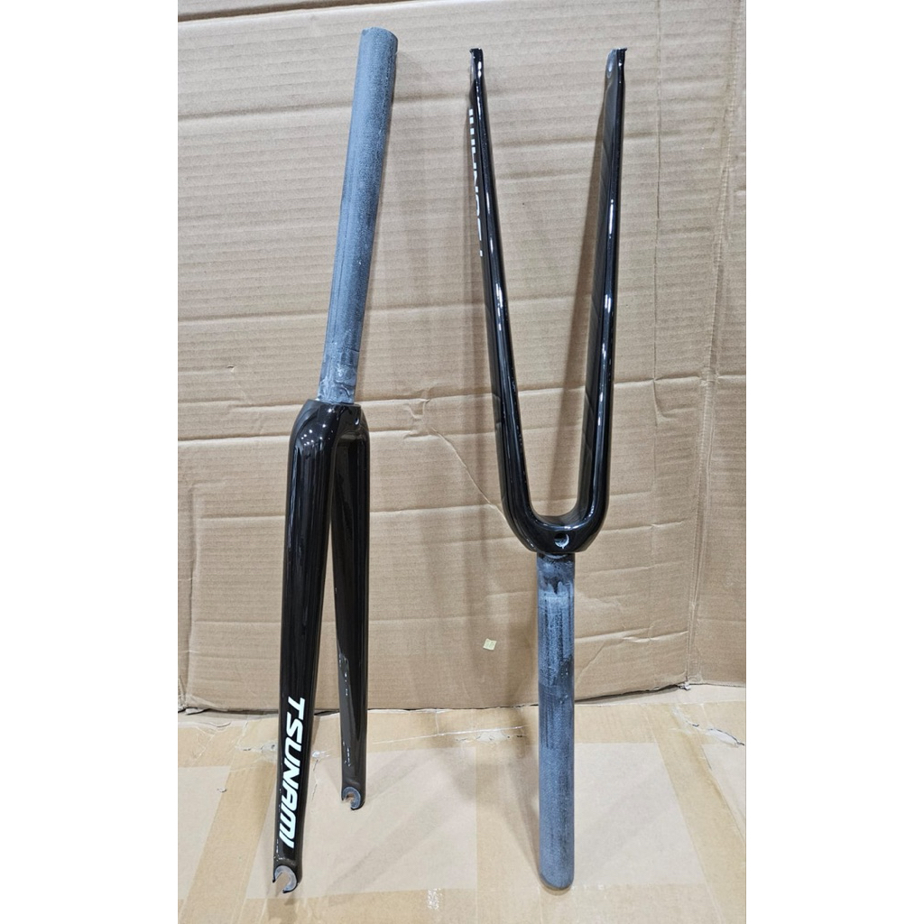 Fork Sepeda Fixie TSUNAMI 700c Warna Hitam Glossy dan Doff/Matte Untuk Fixie Full Carbon