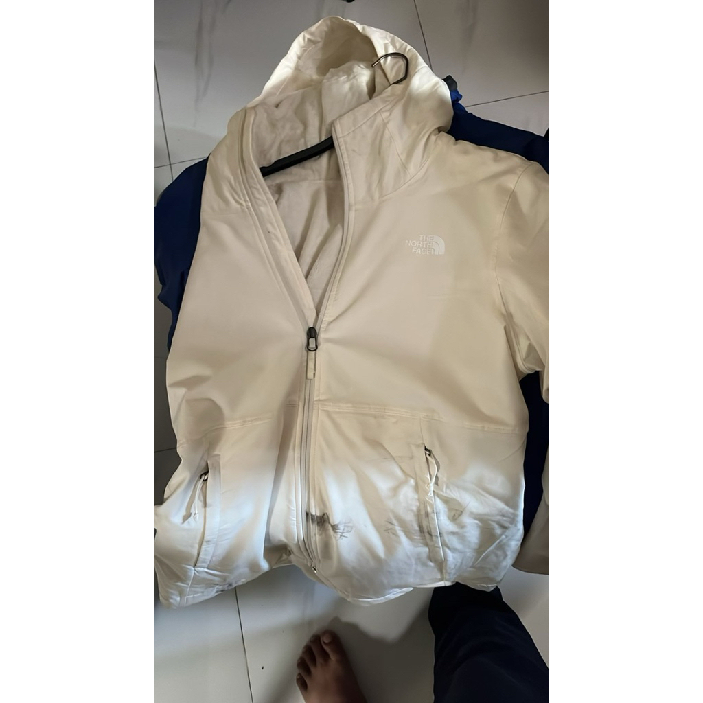 JAKET TNF PUTIH  GUNUNG PRELOVED