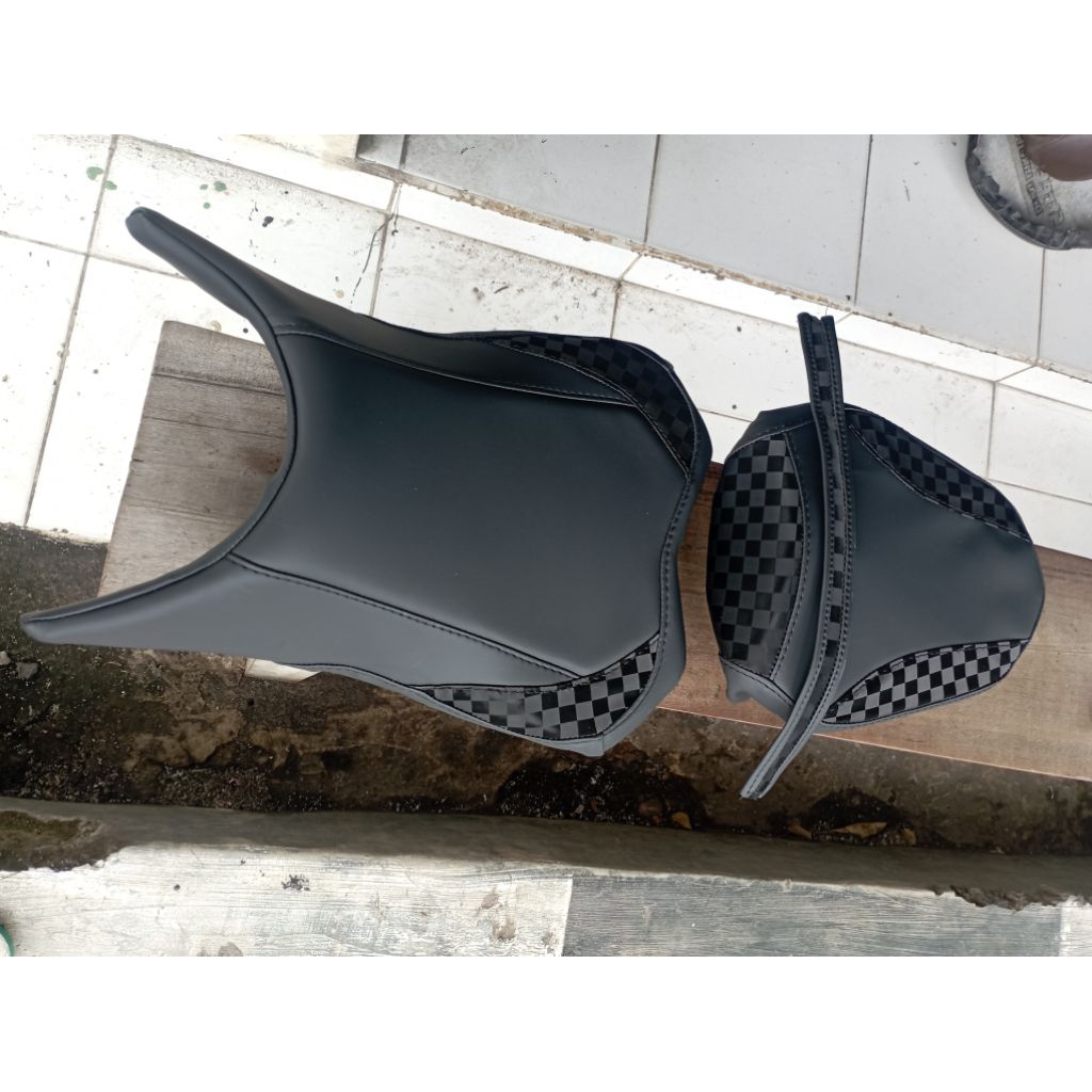 kulit jok cover jok bungkus jok motor Yamaha R15 v2 V3 v4 dan r25/mt25 variasi catur bahan tebal