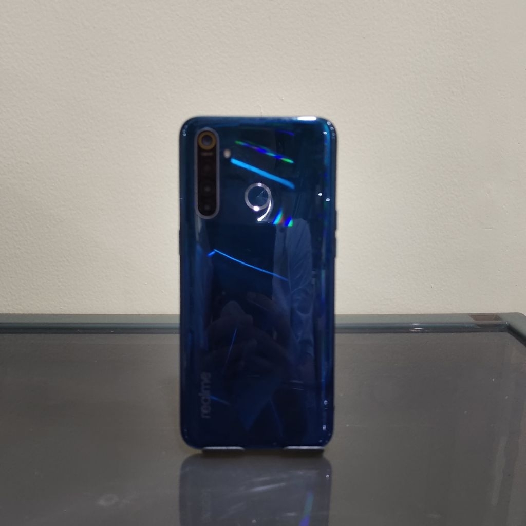 Handphone Realme 5 Pro Ram 4 128 GB (Batangan, Tanpa Charger)