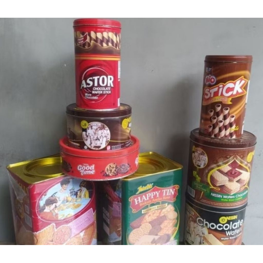 kaleng bekas biskuit kondisi bagus