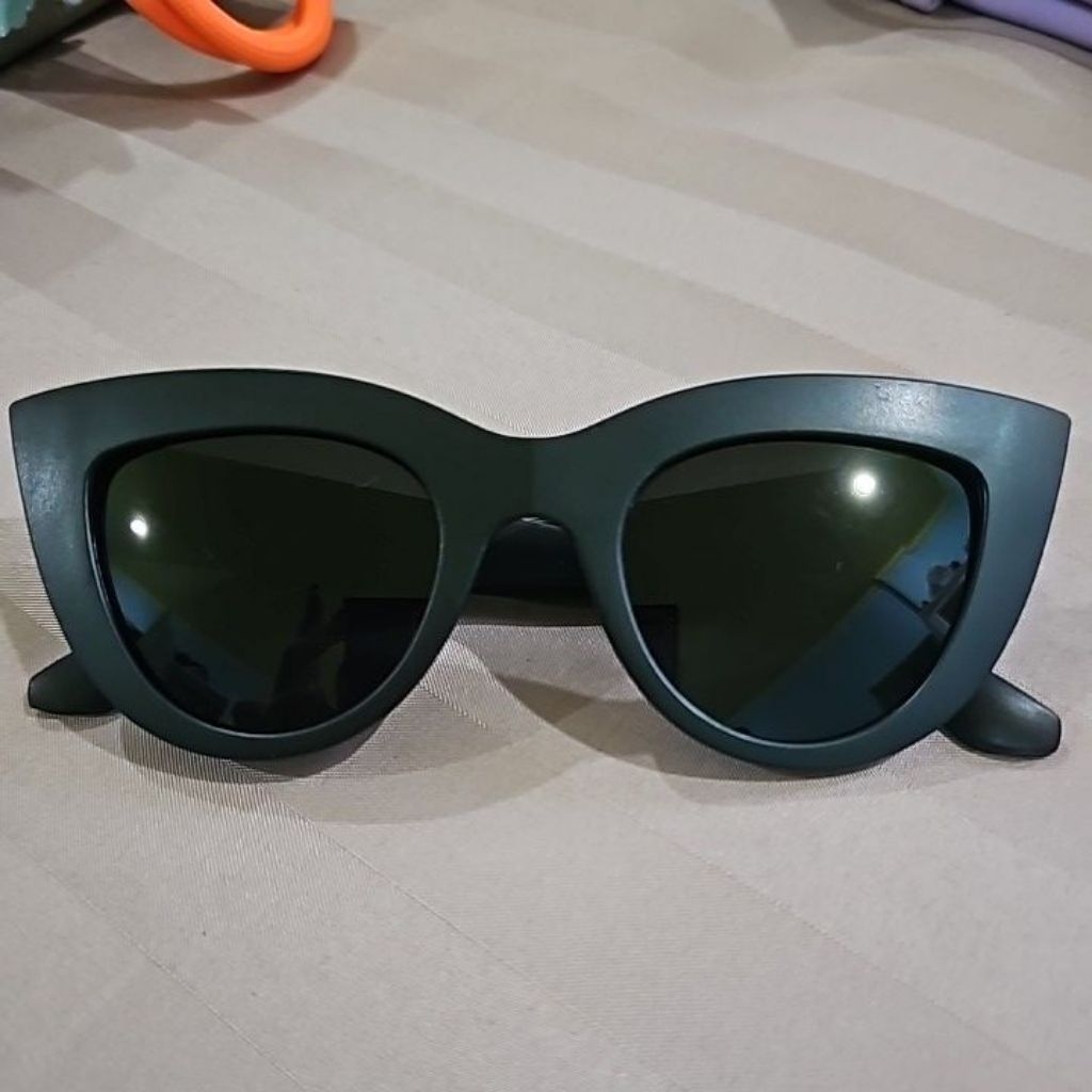 kacamata cats eye hitam