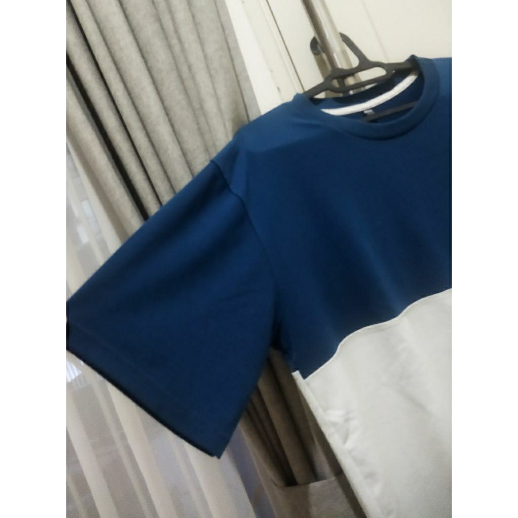 kaos oversize bangkok Uniqlo