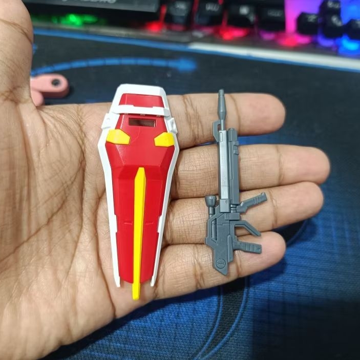 EG 1/144 Strike Gundam Bandai (shield & Rifle)