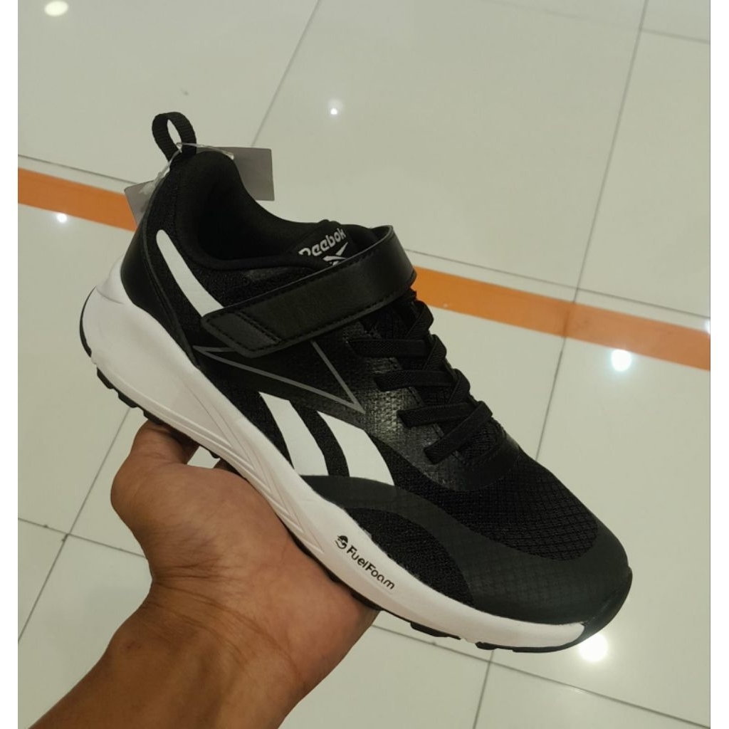 Reebok sepatu hitam anak size 29 (18cm)