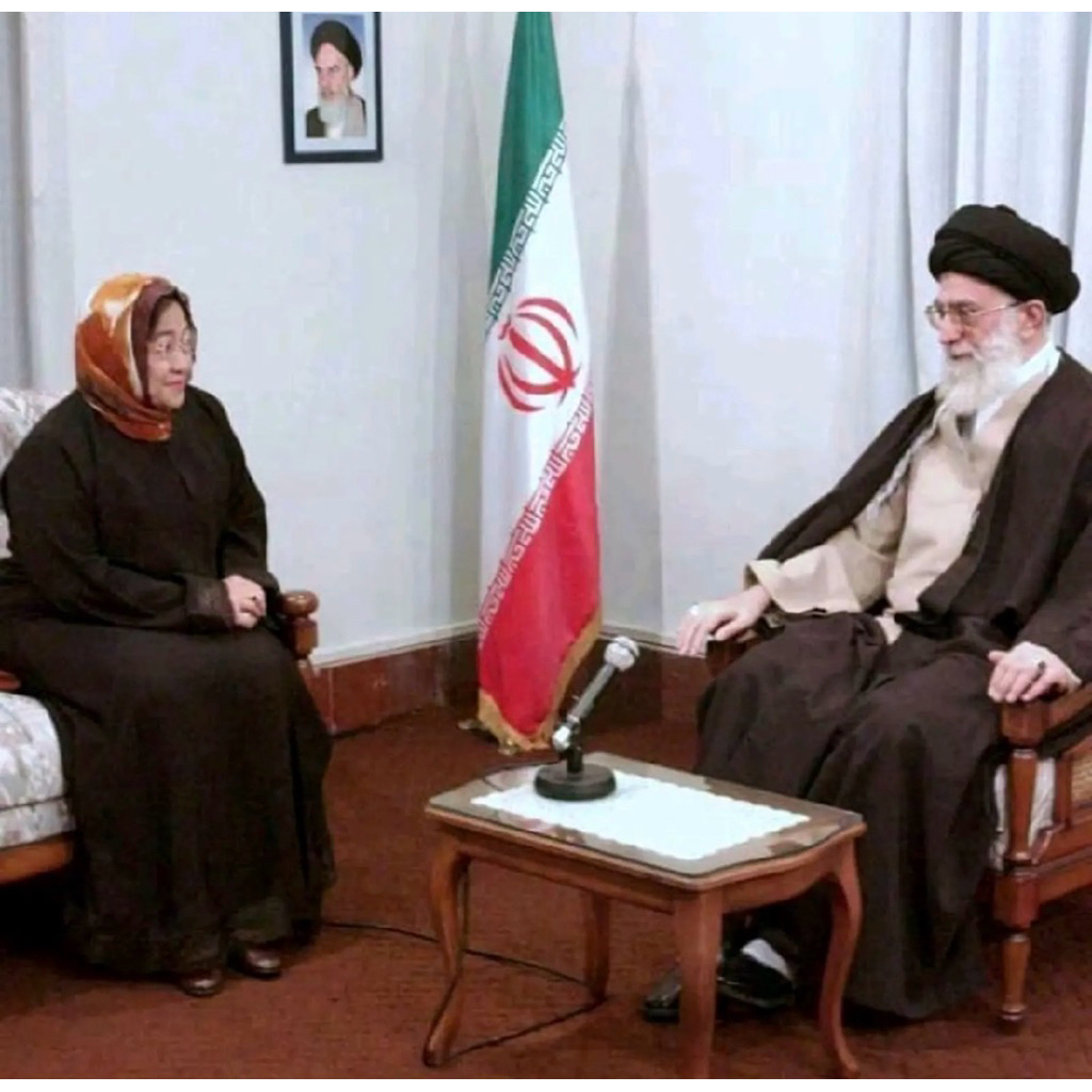 Poster Presiden Megawati dan Sayid Ali Khamenei