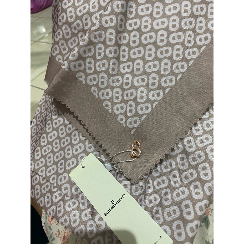 HIJAB SEGIEMPAT BUTTONSCARVES & ELZATTA murah KW/ hijab murah KW