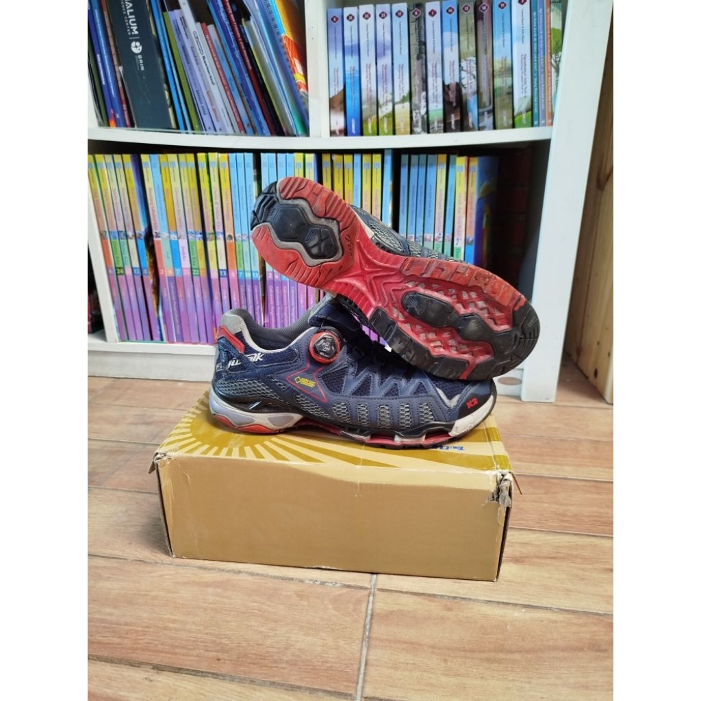 Sepatu Trekking Trail Run BOA K2 Flywalk  B1K213 Second Original 42,5, 27cm Bekas