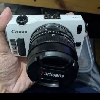 Kamera Mirrorless Canon Eos M gen1 + Lensa 7 Artisan