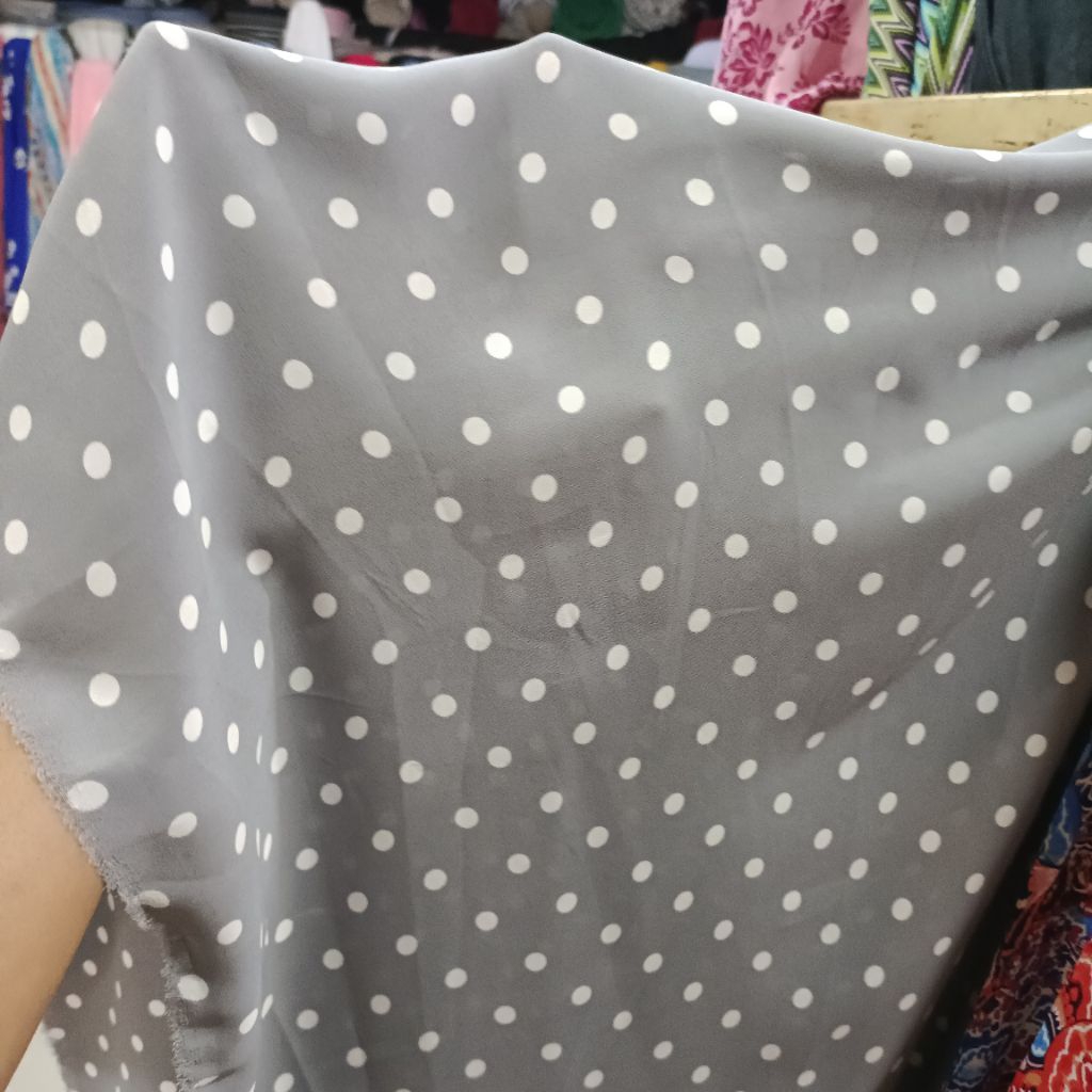 Kain ceruty zara motif polkadot - kain zara meteran - kain ceruti zara garmen - kain ceruty zara pre
