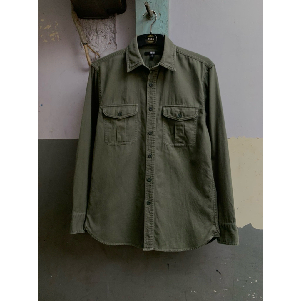 kemeja Uniklo workshirt pria lengan panjang size S preloved