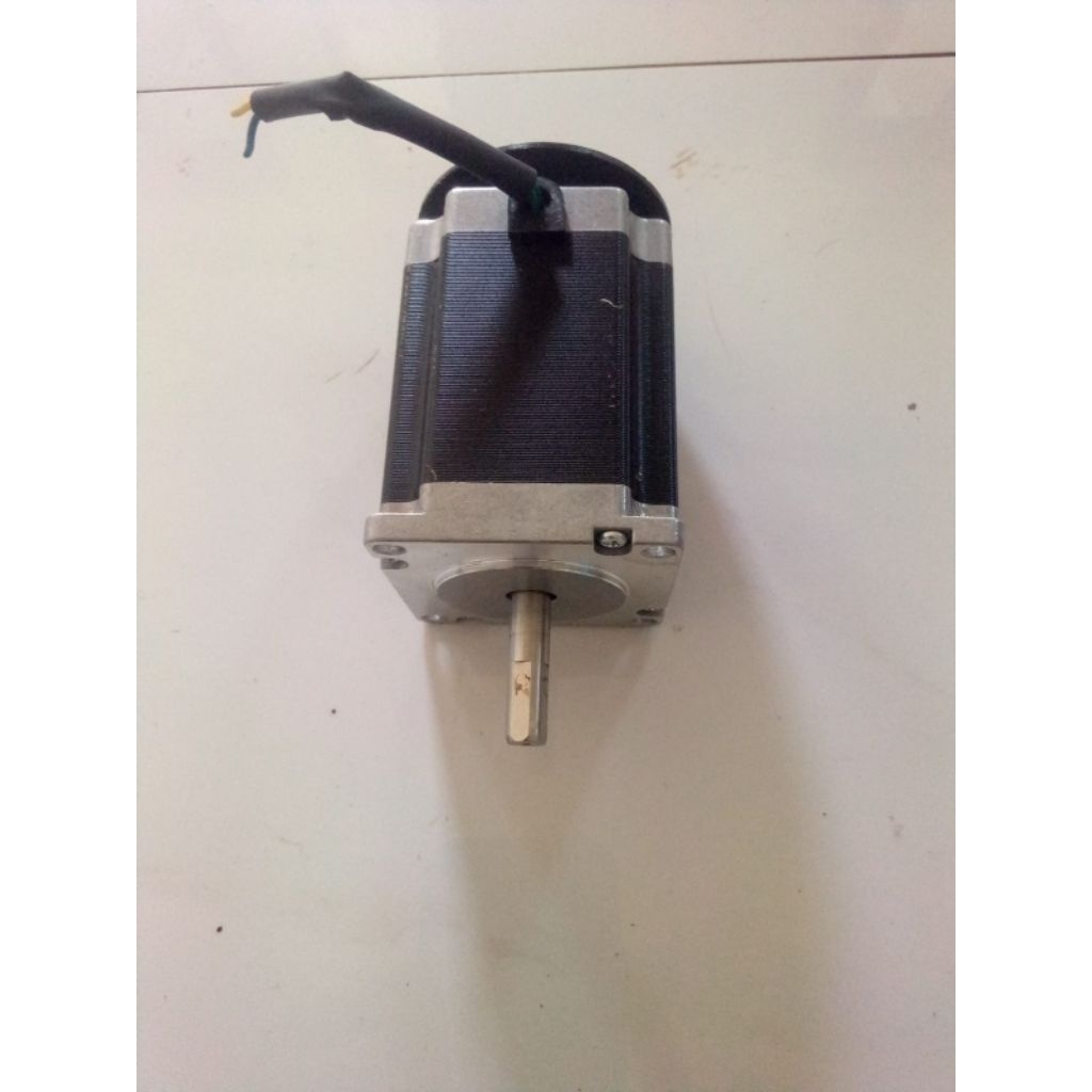motor stepper  Nema 23. 3A as 8mm 4 kabel