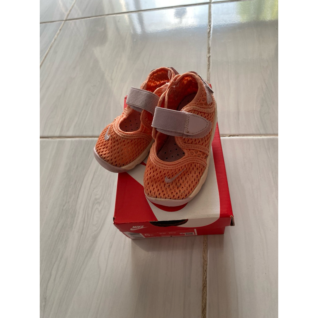 Preloved sepatu nike rift 2
