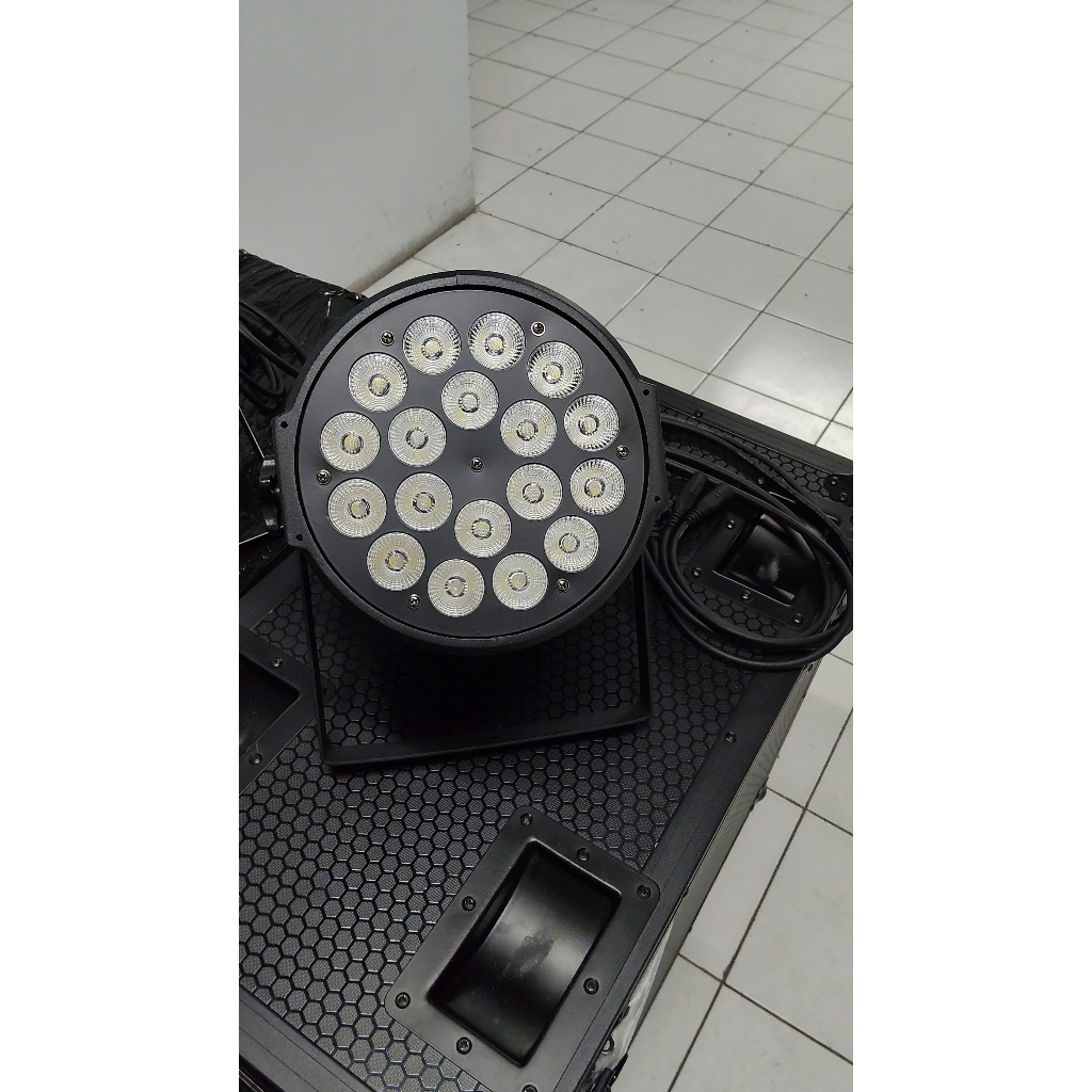 1 hardcase isi 8 Lampu Parled Heavy Duty 18×10 watt / 18 x 10 watt