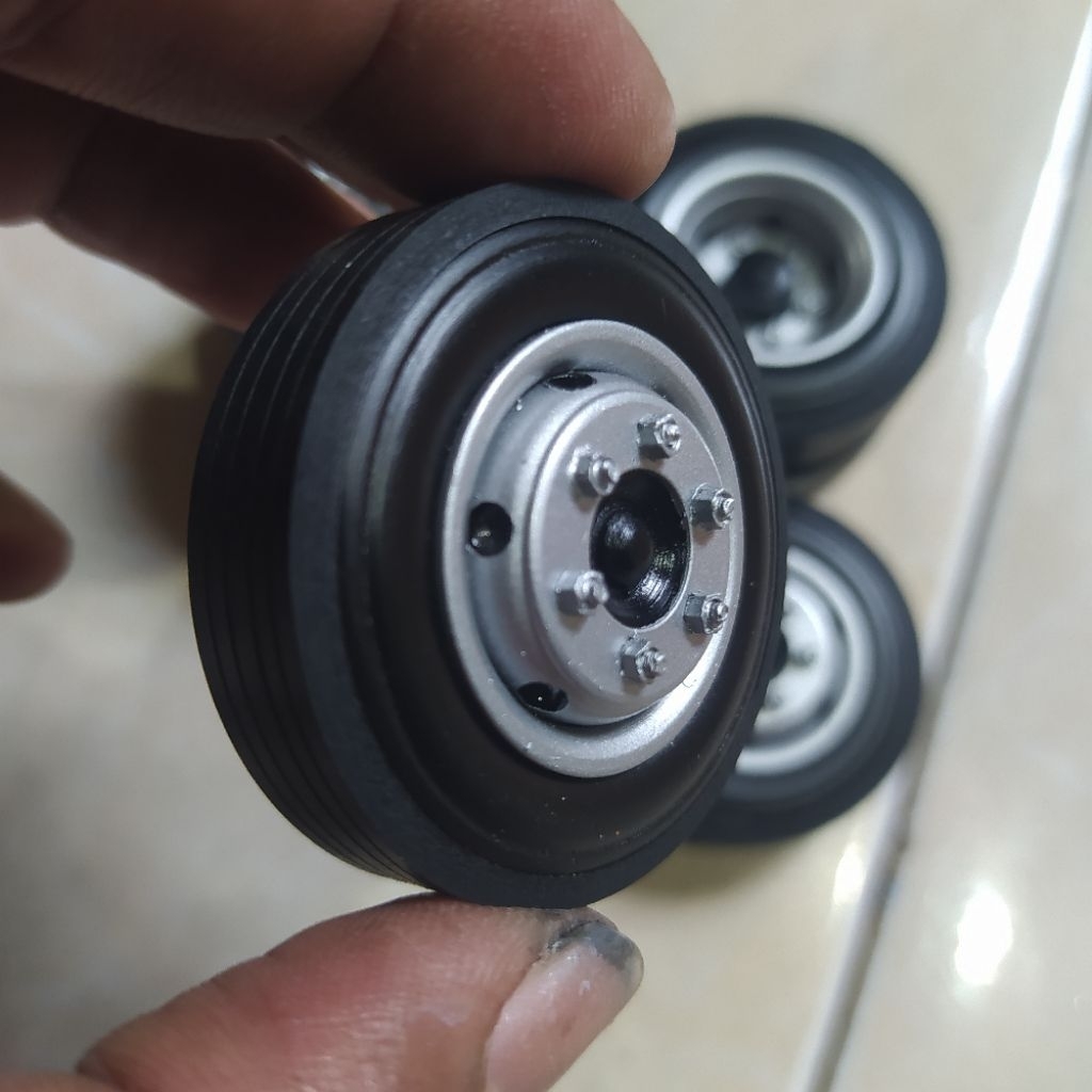 ban miniatur bus mbledos class skala 20 4,4cm medium tubeless ban saja