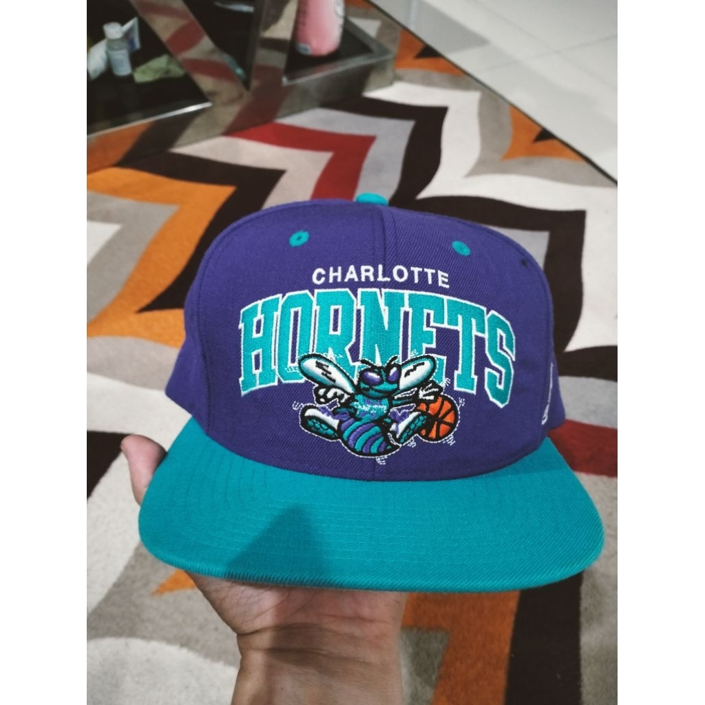 Topi Snapback Mitchell & Ness Charlotte Hornets Vintage