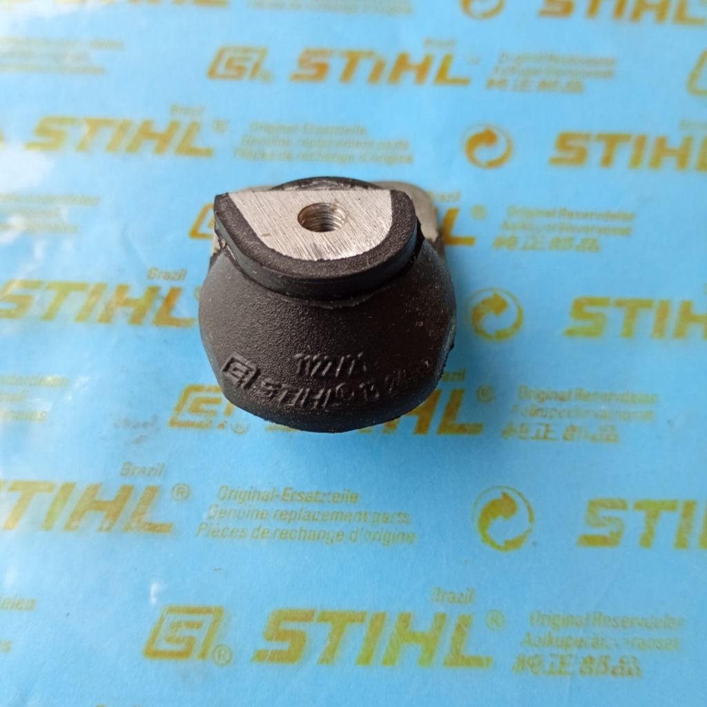 Karet body kanan gergaji mesin chainsaw stihl MS-660 Stihl original