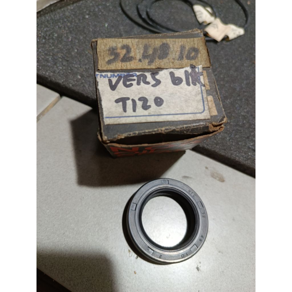 SEAL SIL VERSNELING BELAKANG COLT T120 OLD LAMA