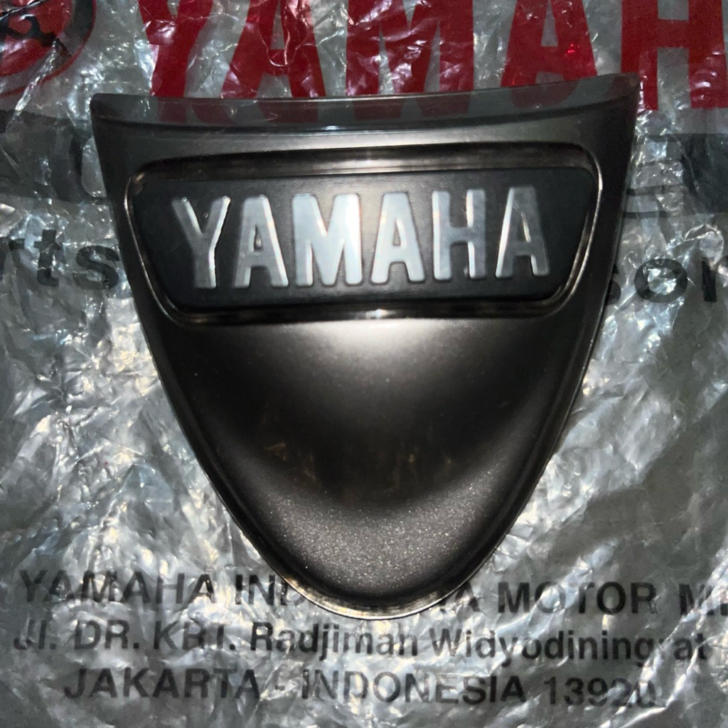 EMBLEM LOGO DASI PANEL DEPAN YAMAHA FIZR melenium dibawah tahun 2000 nos mirip ori