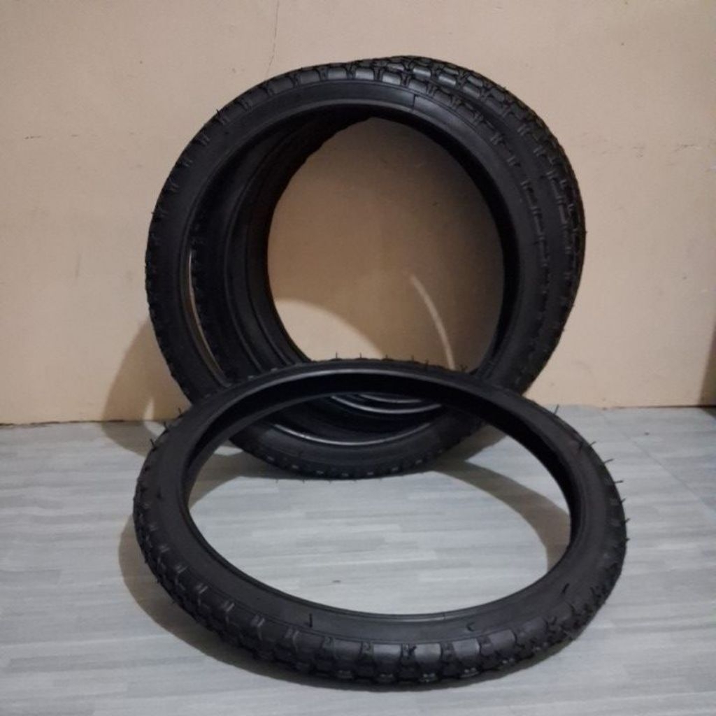 Ban Luar Sepeda warna hitam ukuran 20× 2.15