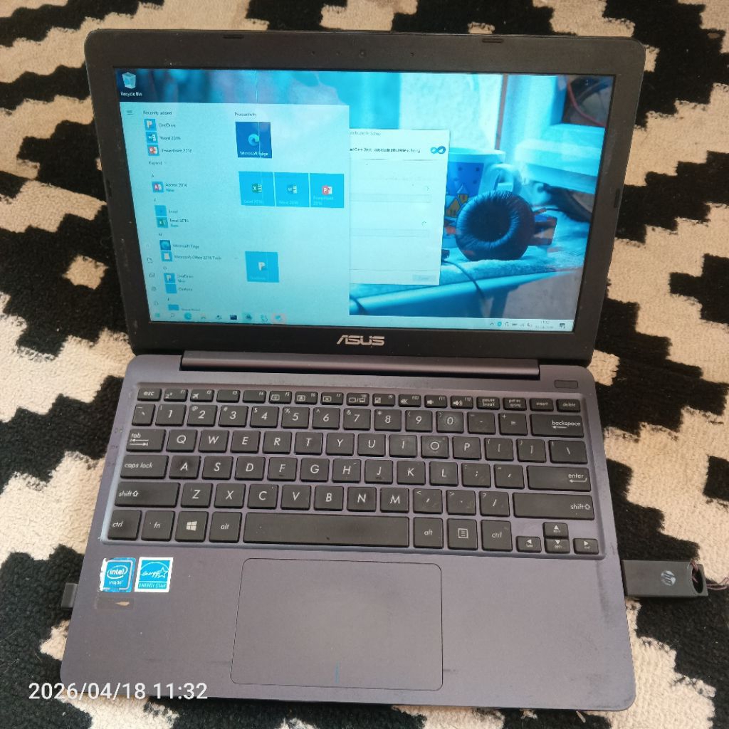 Asus E203