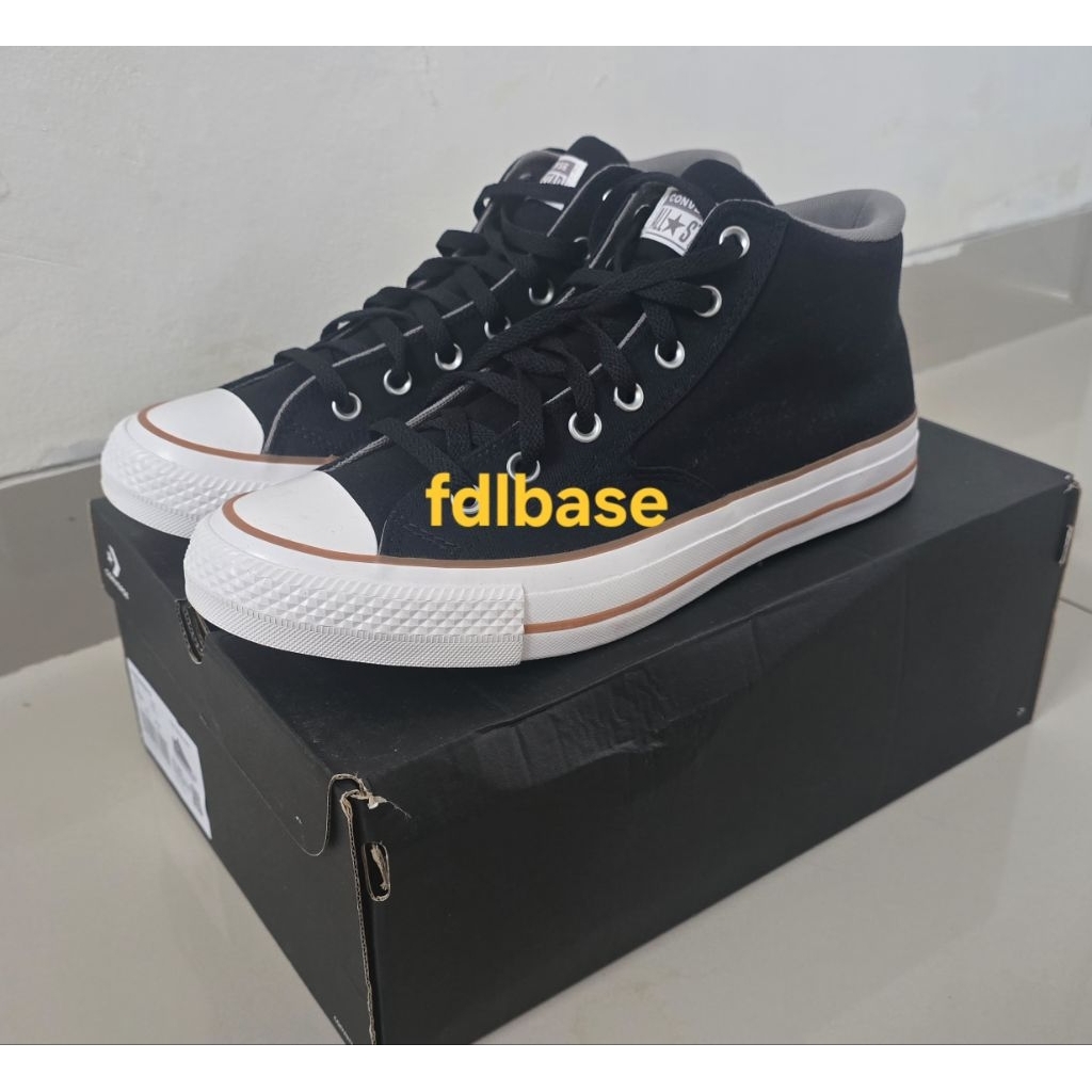 CONVERSE CTAS Malden Street Mid Second Like New