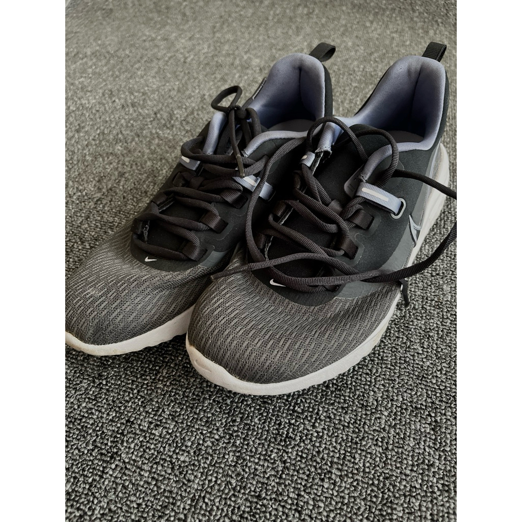 Preloved Nike Renew