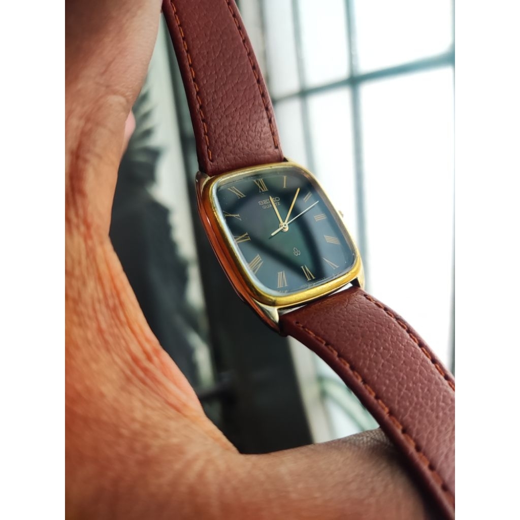 Vintage Seiko Chariot Tank Quartz Black Dial Gold Roman Index Solid Gold Plated JDM