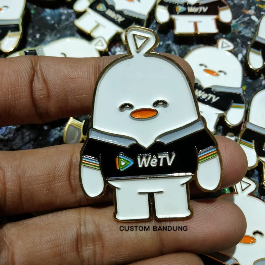 pin enamel custom Plathing gold