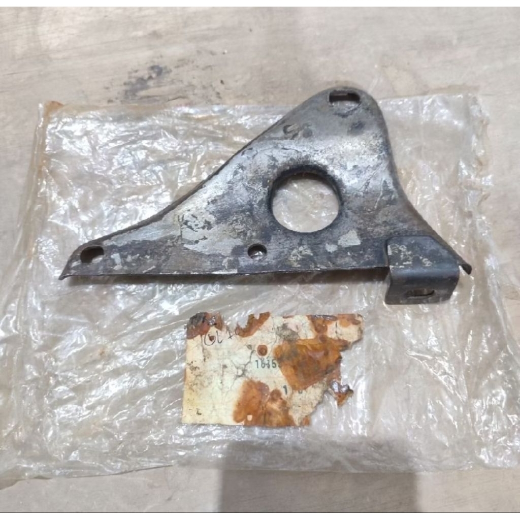 breket knalpot muffler bracket dudukan knalpot honda cb100 k3 k4 k5 cg110 cg125 gl100 gl125 nos japa