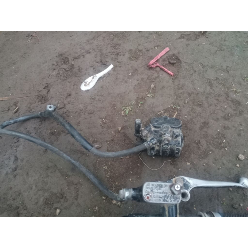 pengereman depan bekas satria lumba hiu