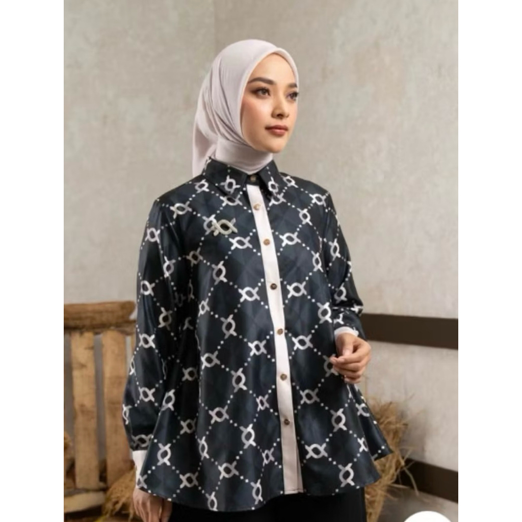 PL Wearing Klamby Calya Shirt