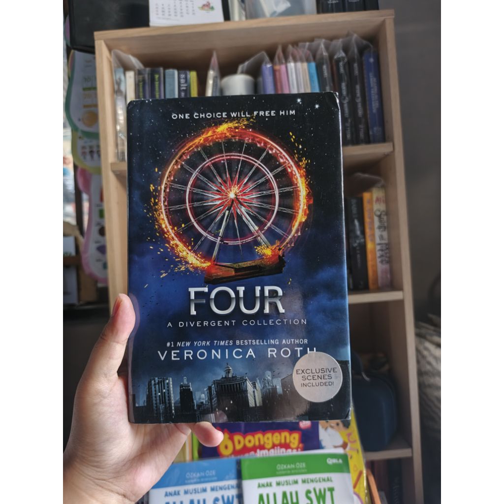 FOUR / Preloved English Novel