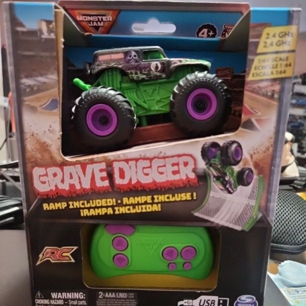 MONSTER GRAVE DIGGER RC Original BNIB
