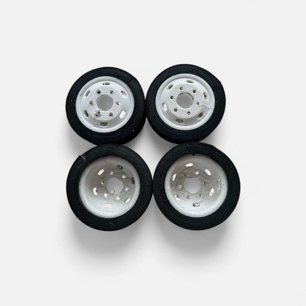 Velg miniatur truk + ban, roda miniatur truk plastik 1:14