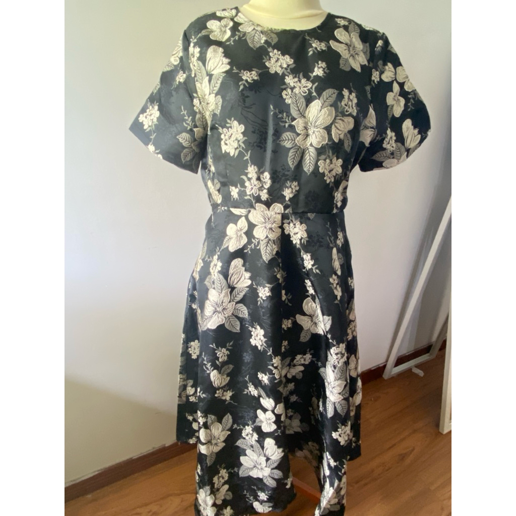 (preloved) minimal floral black dress DF049